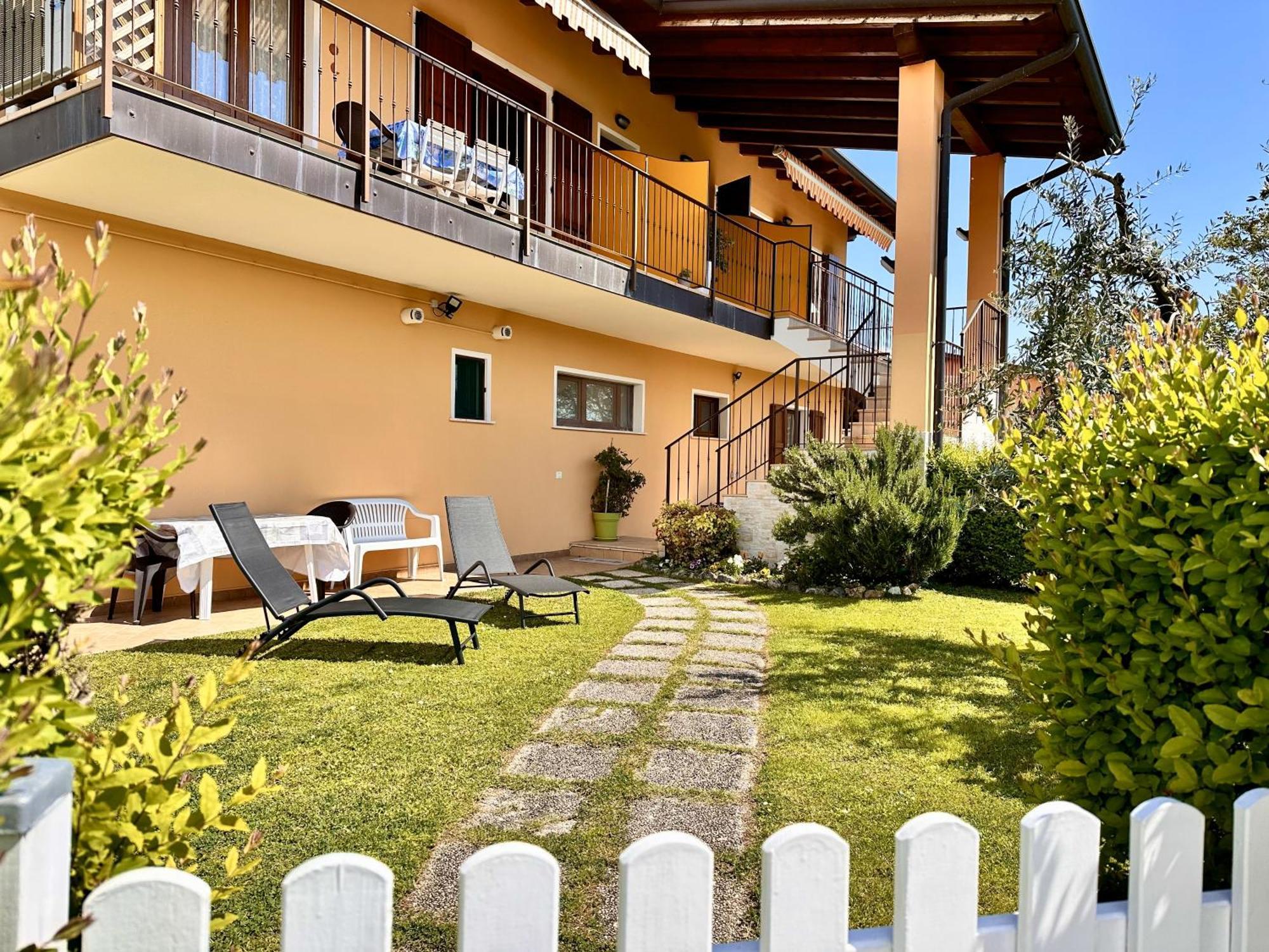 Il Fienile Di Manerba Apartment Manerba del Garda Bagian luar foto